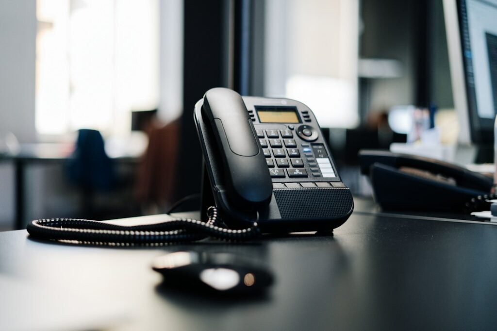 صورة توضيحية لأنظمة الاتصالات والهواتف الشبكية VoIP